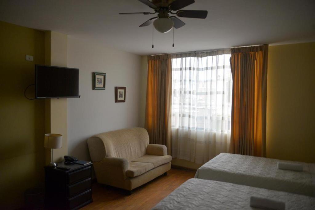 Hotel Las Condes Trujillo Extérieur photo