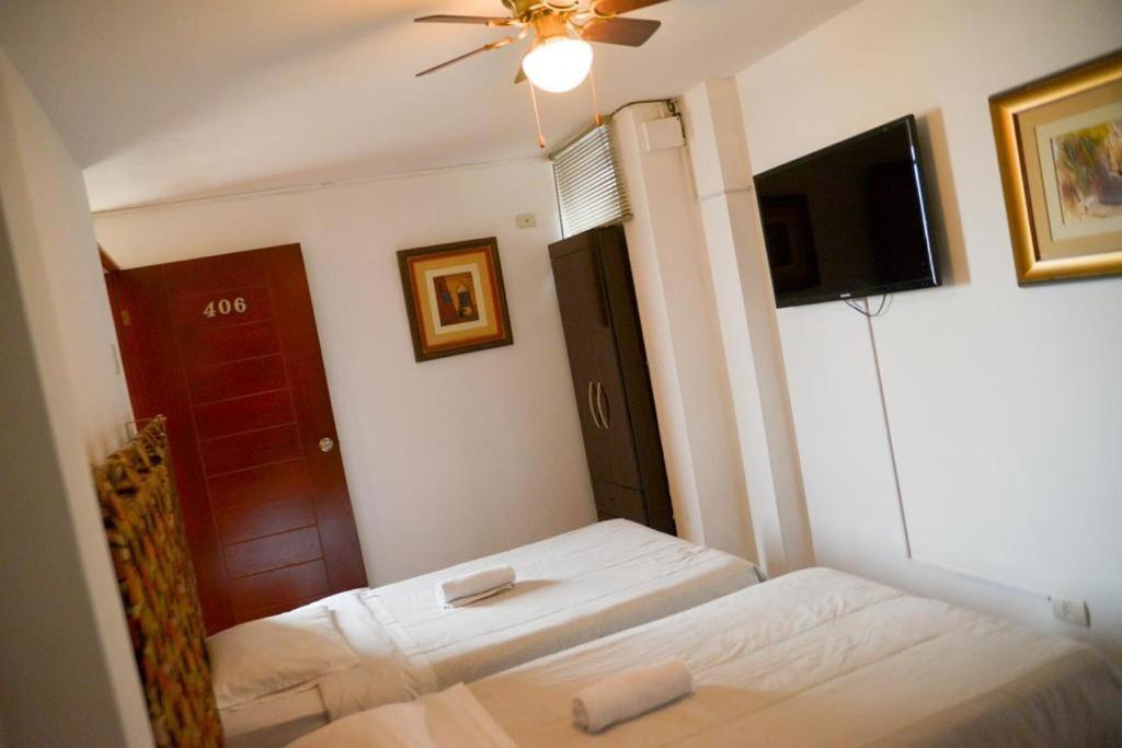 Hotel Las Condes Trujillo Extérieur photo